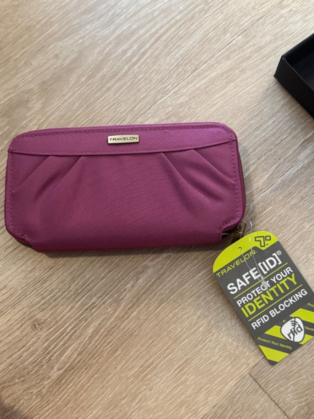 Travelon RFID Blocking Zip Around Wallet Purple Magenta New in Box Safekeeper